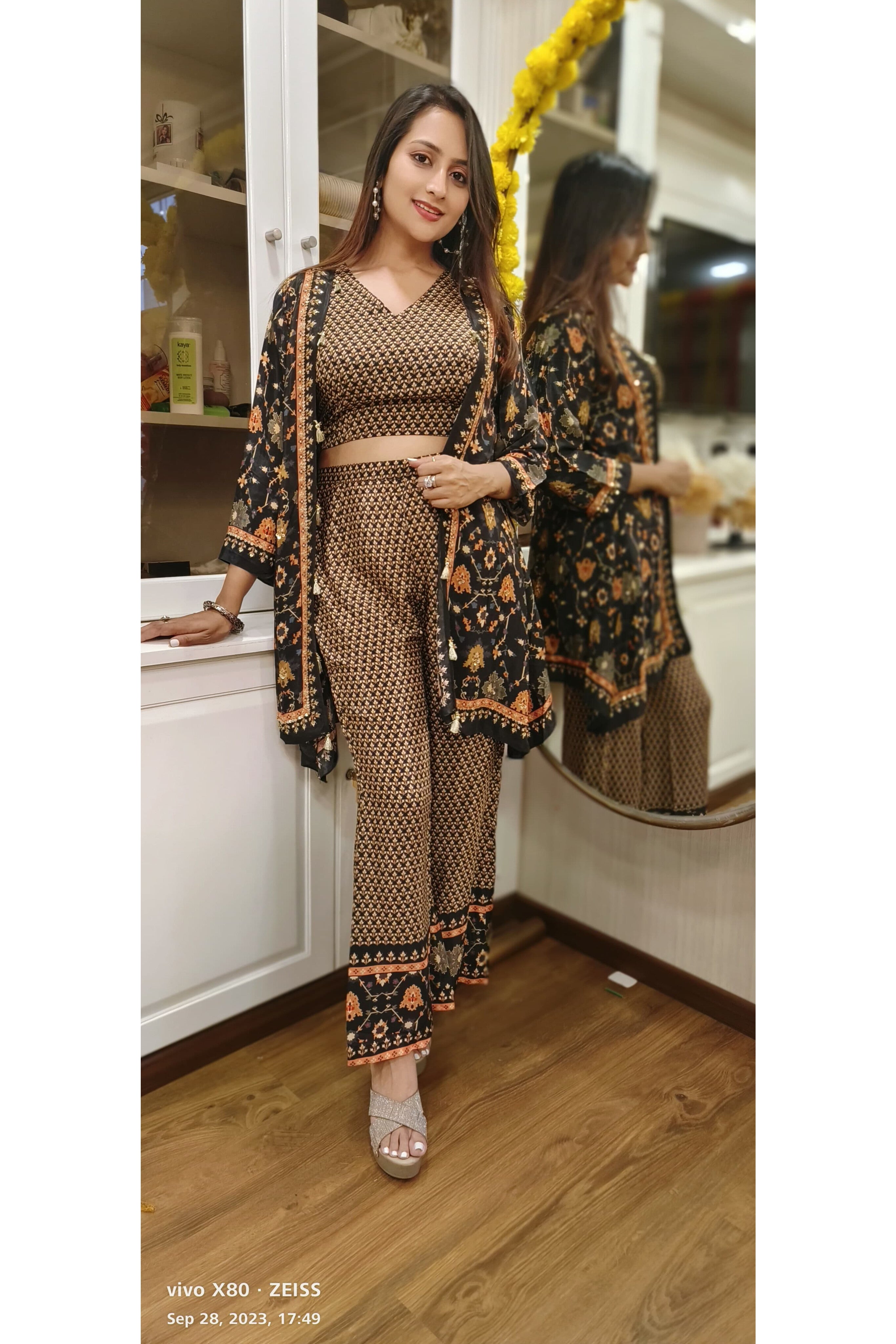 CREAM BEIGE BUTI WORK TIERED LONG KURTA TOP WITH HIGH SIDE SLITS AND  WRINKLE WIDE LEG PALAZZO PANTS PAIRED WITH A MATCHING DUPATTA AND GOLD  DETAILS. - Seasons India